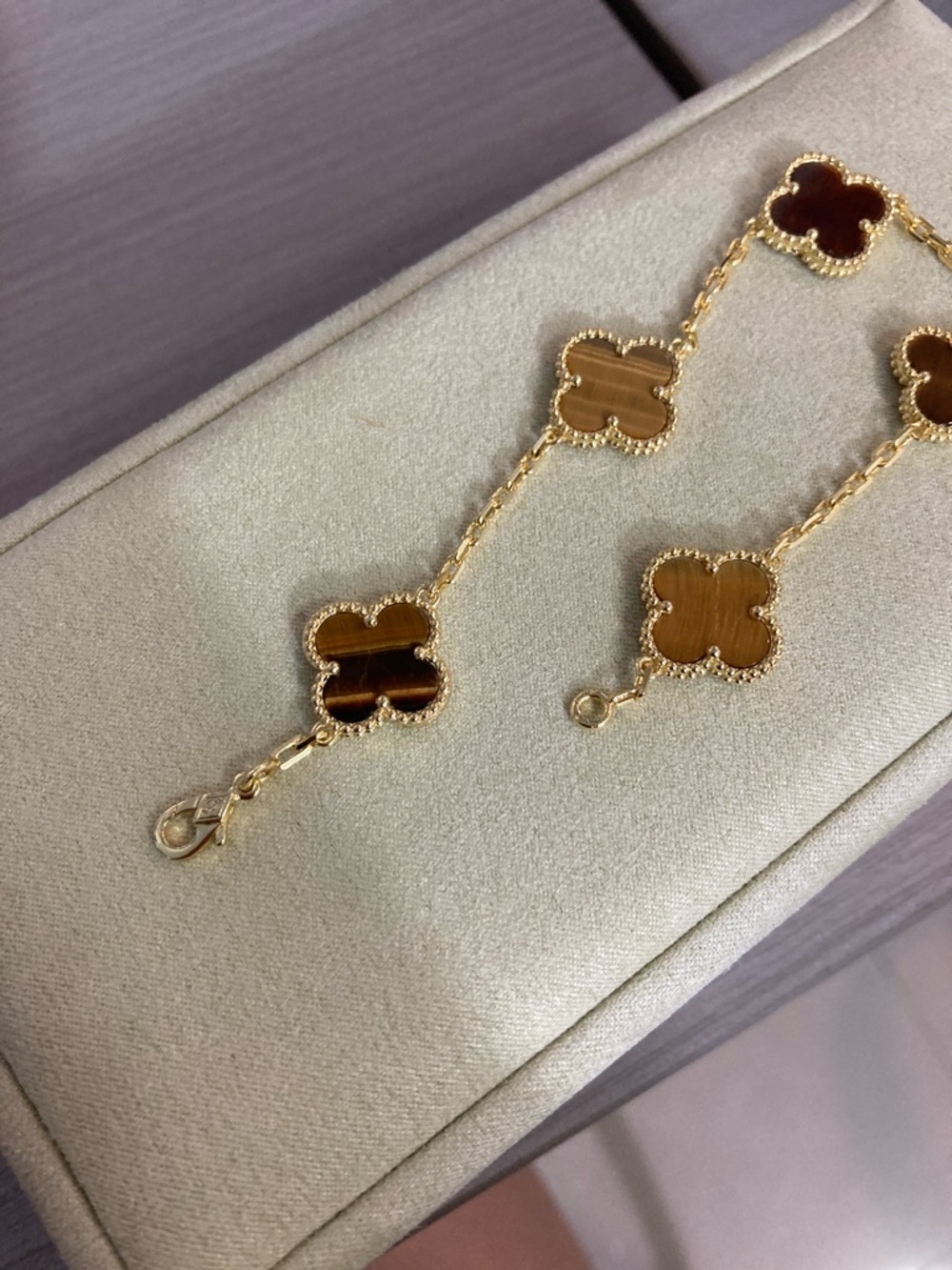 Authentic Van Cleef & Arpels Gold and Brown Alhambra Clover Bracelet - Picture 3 of 5
